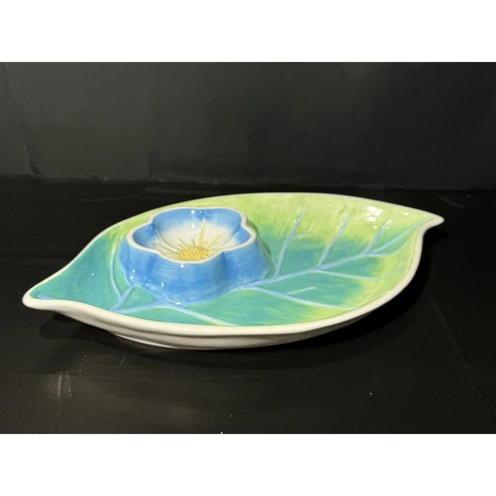 Summer Stock Chip N Dip Leaf Ceramic Bowl 2000‎ EUC